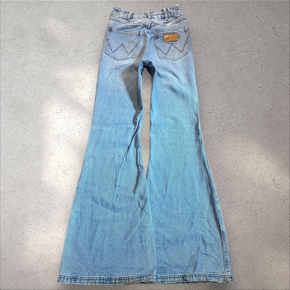 Wrangler x Billabong High Rise Flare Jeans w/ Patch Details - Picture 2 of 7